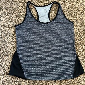 Old Navy Active women’s tank top. Semi fitted. Size L.